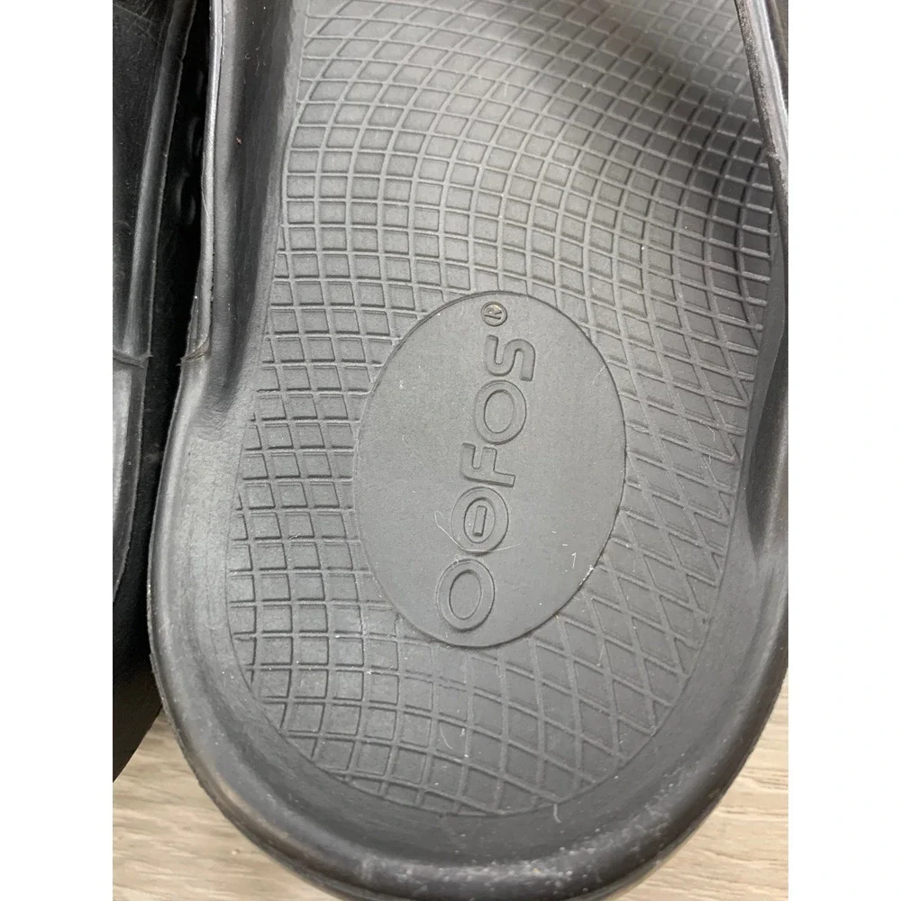 OOFOS OOlala Black Recovery Thong Sandals Women's 7 EU 38 Comfort Flip Flops